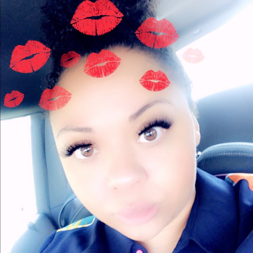 Meet your Posher, Danielle